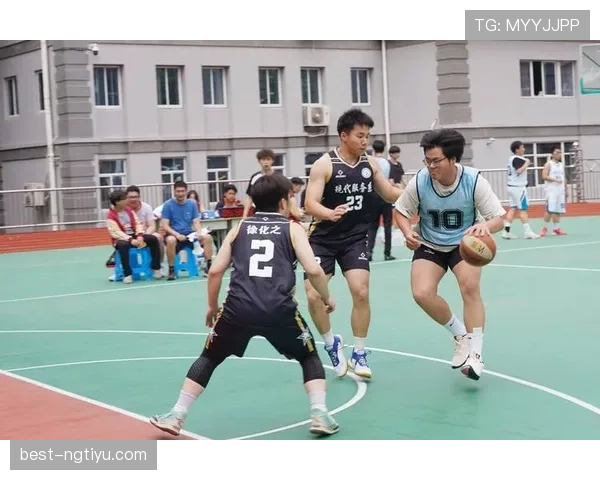 篮球比赛中的底线发球规则详解，常见误区与正确方式