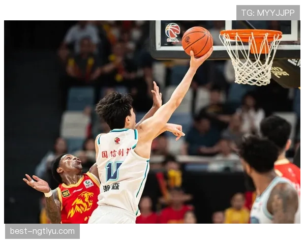 杨瀚森内线强攻能力提升显著 对比上赛季篮板和得分均有增长 杨瀚森内线强攻能力提升显著 对比上赛季篮板和得分均有增长